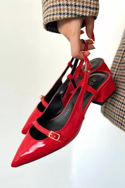 Scarpe da donna con tacco a blocco in pelle verniciata con fibbia a punta semplice a punta