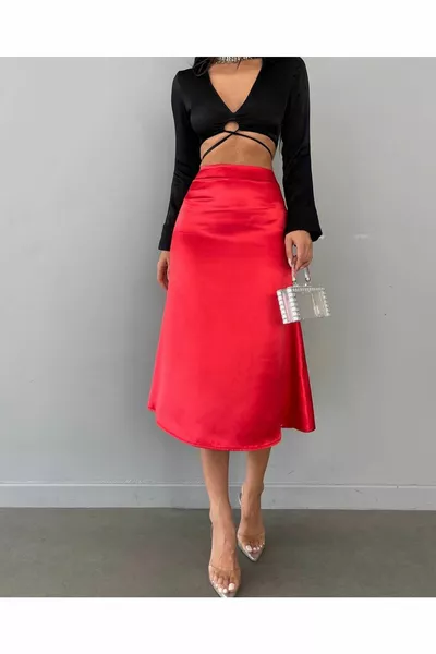 تنورة حمراء من الساتان النساء