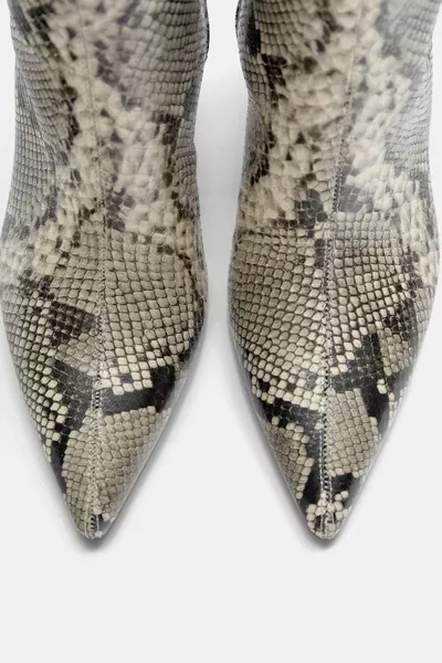 Stivali sopra il ginocchio con tacco a spillo