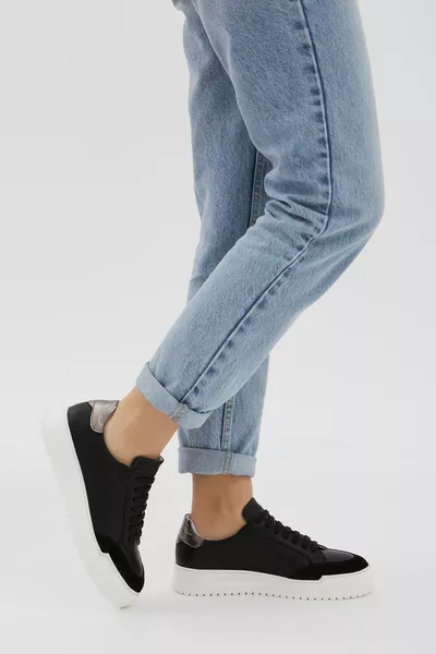 سنيكرز وسنيكرز جلد طبيعي للسيدات   مليار Ayk 