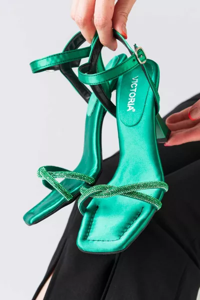 Groene satijn orthopedische zool gestikte kruissteen avondjurk damesschoenen