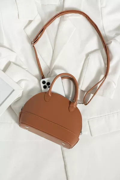 نموذج D زجاجة صغيرة مربع كروسبودي