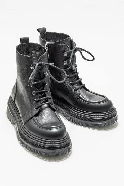 أحذية نسائية جلدية سوداء