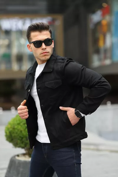 الرجال جودة سليم صالح الدينيم سترة الدنيم