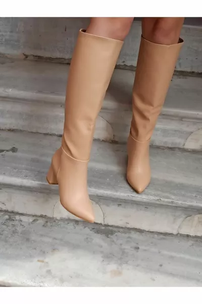 Naakte knielaarzen met ritssluiting en hoge hakken voor dames