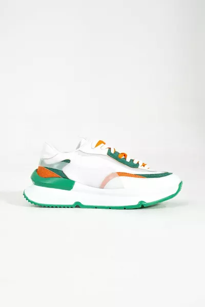 أحذية رياضية نسائية