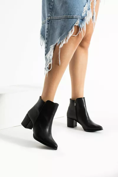 Women's Black Pointed Toe Boots Classic Model Women's Foot