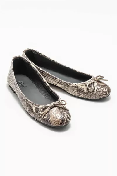 جلد بني نسائي باليه مسطح