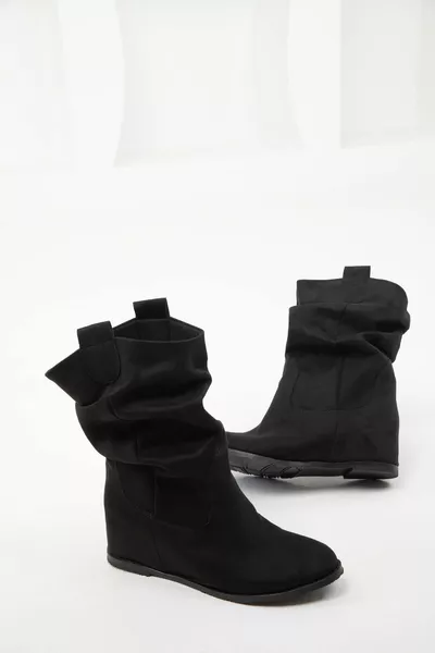 Stivaletti e stivaletti da donna in pelle scamosciata nera 