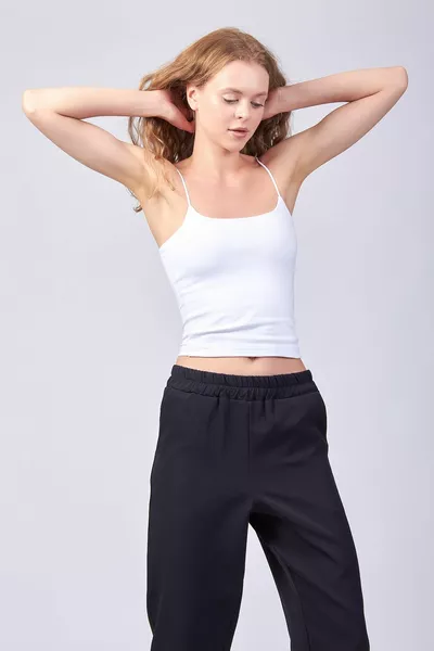 Camicetta bianca da donna con cinturino in corda sottile