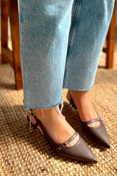 وحيد وأشار اصبع القدم حزام واحد مشبك بني ماتي الجلود الكعب أحذية نسائية