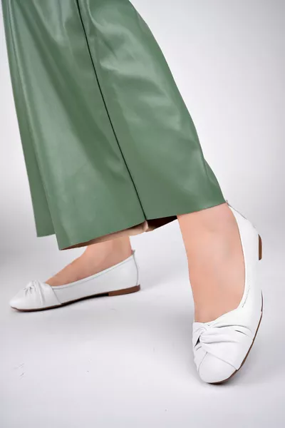 Естествена кожа бели дамски обувки тип балерина 