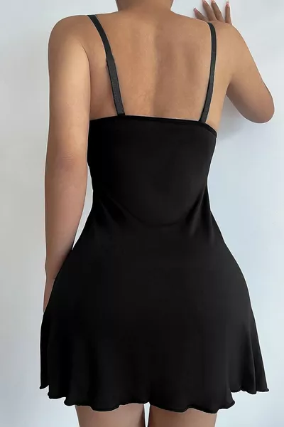 Nuisette élégante pour femme noire à bretelles, taille en dentelle et nœud sur la poitrine