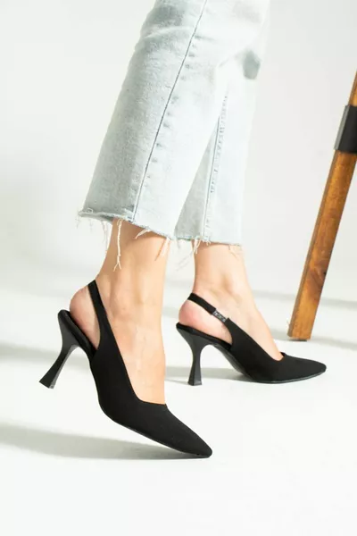 حذاء كعب عالٍ ساتان أسود