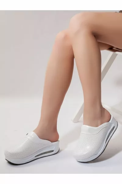 نعال مستشفى أناتومية أرثوبيدية بكعب مع قاعدة هوائية لون أبيض