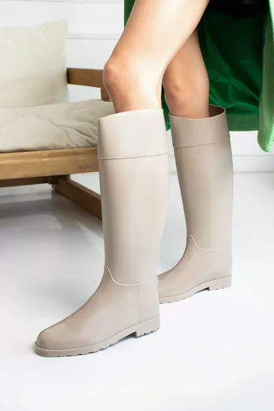 حذاء مطر نسائي مقاوم للماء باللون البيج