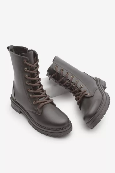 حذاء نسائي بوت بطول الكاحل بسحاب ورباط ونعل مسنن باللون البني سلاري