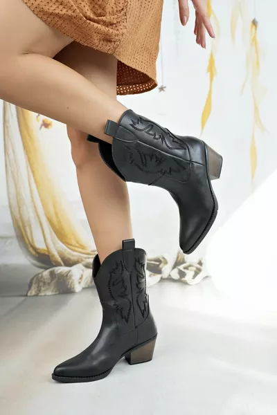 حذاء كاوبوي نسائي من الجلد الأسود لموسم TOLGADO الجديد