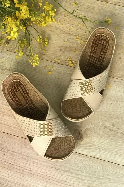 شبشب أم بتفاصيل حجرية متقاطعة قائم على التدليك