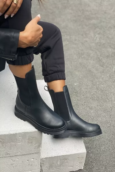 Kadın Lastikli Bot Siyah DAR KALIP 1 NUMARA BÜYÜK ALINABİLİR (TABAN 4 CM)