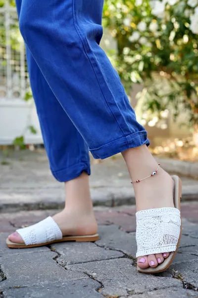 صندل نسائي مريح بتفاصيل دانتيل بيضاء، جديد لموسم الصيف، مزخرف ومضفر، للصيف، للارتداء في الخارج والمنزل