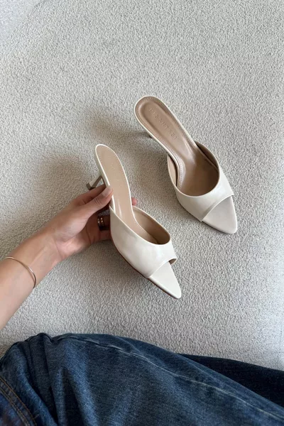 صندل نسائي بكعب رفيع وطرف مدبب بنقشة رستيك من بروميس بيج راشيل