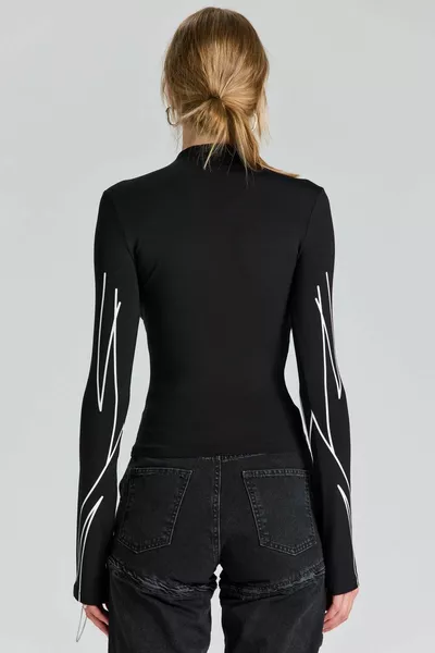  Черно-бяла блуза с десен