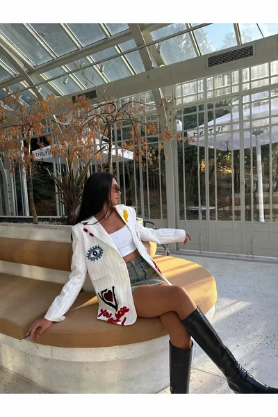 جاكيت بليزر نسائي بتفاصيل التطريز