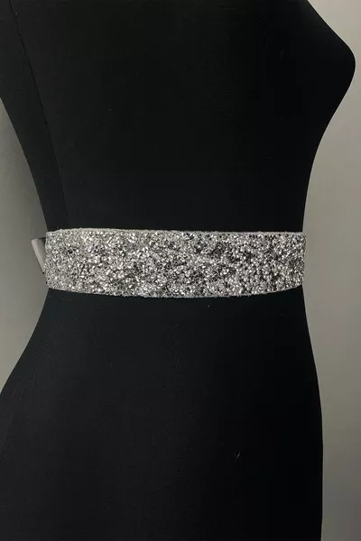 فستان سهرة مطرز بالخرز اللامع الفضي مع حزام خصر