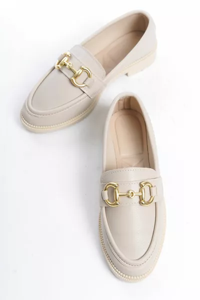 حذاء نسائي لوفر مكوزن بكبيرة مشبك كريمي يومي