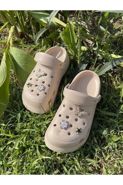 Mädchen Sandalen mit Schmetterlingssteinen (kleine Passform, bitte eine Nummer größer wählen)