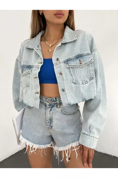 WOMEN'S DOUBLE POCKET LASER CUT CROP DENIM JACKET 