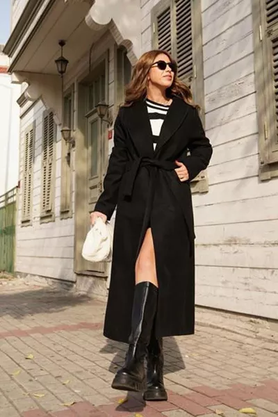 Manteau long en laine avec poches à rabat et ceinture