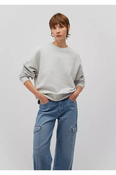 سويت شيرت أساسي رمادي برقبة دائرية 