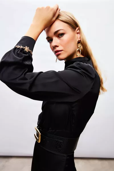 Kol Aksesuar Detaylı Bluz - SİYAH