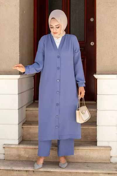 Zweiteiliges Set mit durchgehender Knopfleiste