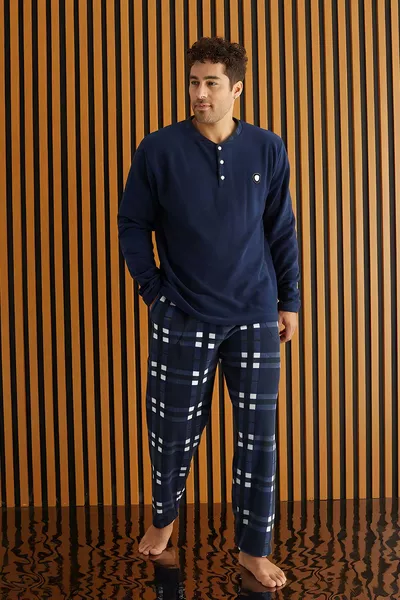 طقم بيجامة رجالي من الصوف بنقشة مربعات باللونين الأزرق الداكن والأبيض