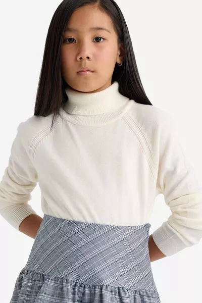 Girl's Black Basic Plain Sweater with Crew Neck WN