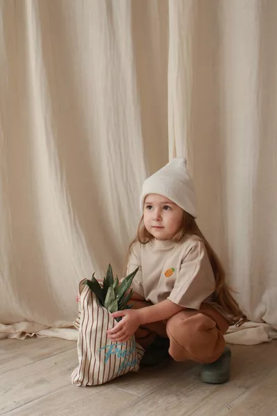 قميص واسع مع تطريز الأناناس