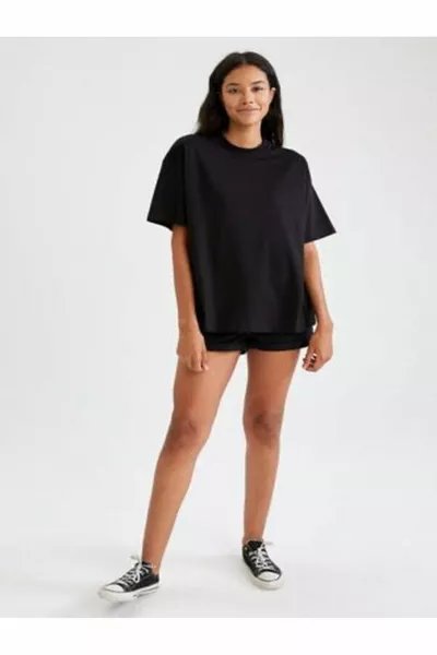 T-shirt a maniche corte con scollo rotondo nero 