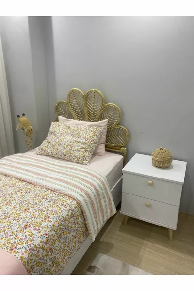 رأس سرير يشبه الخيزران