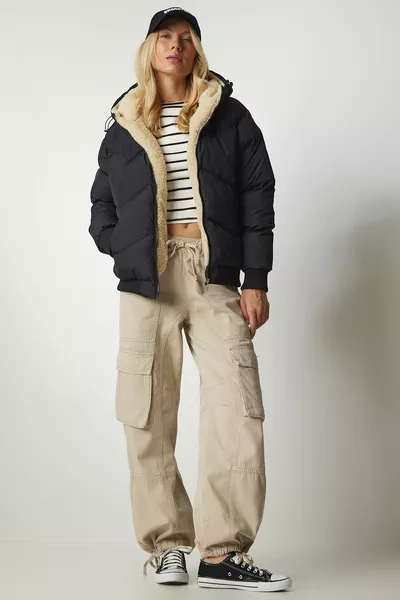 Женская черная пуховая куртка с капюшоном 