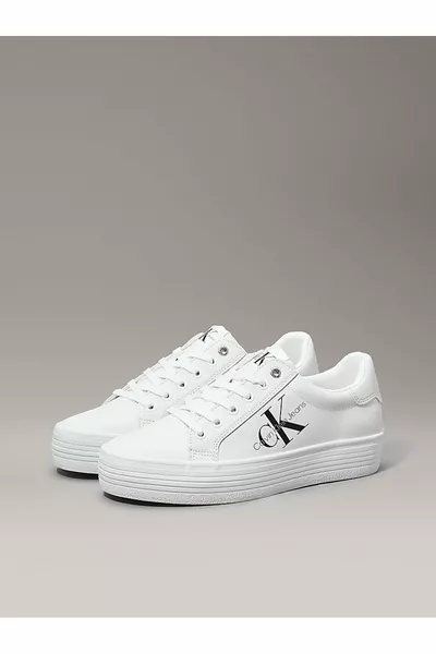 حذاء رياضي نسائي أبيض منخفض الكاحل