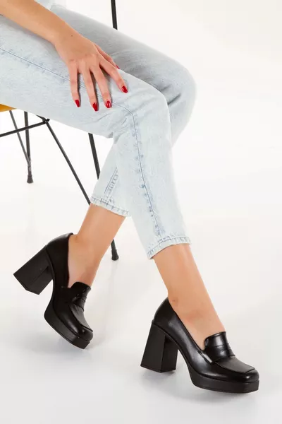 Damen Schwarze Matte Lackleder Loafer Neue Stil Runde Spitze Leichte und Hohe Absätze Bequeme Schuhe