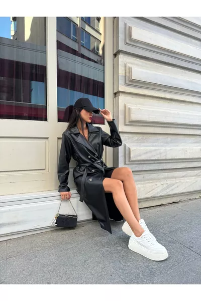 معطف جلدي أسود بأزرار مزدوجة 