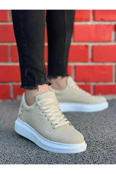 حذاء رياضي رجالي كاجوال من الجلد السويدي باللون البيج، بنعل سميك أبيض ورباط