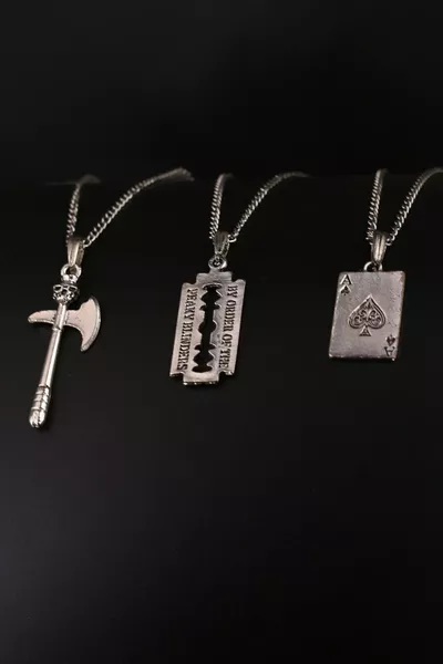 Set di Collane da Uomo con 3 pezzi: Ascia Teschio, Rasoio Peaky Blinders, Carta Asso