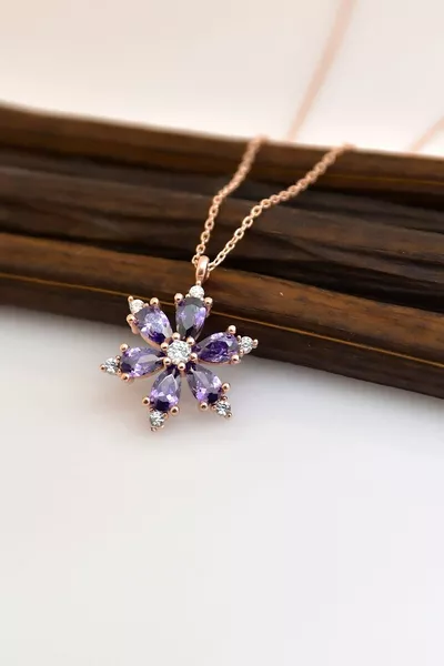 قلادة زهرة اللوتس الكاميليا مرصعة بحجر الجمشت ومطلية بالروز من الفضة الإسترلينية عيار  بسلسلة