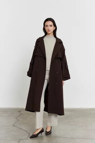 معطف ترنش نسائي واسع الحجم بطانة كتف مقاوم للرياح بلون القهوة المر