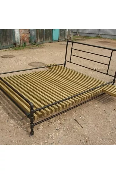 سرير بطابقين من أنبوب زخرفي